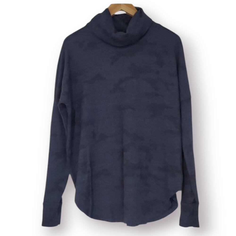 NWT Michael stars blue camouflage waffle knit  turtleneck top
